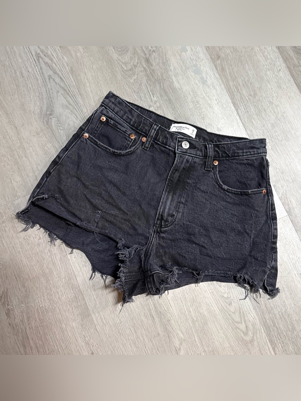 •ABERCROMBIE & FITCH• HIGH RISE CUTOFF DENIM SHORTS